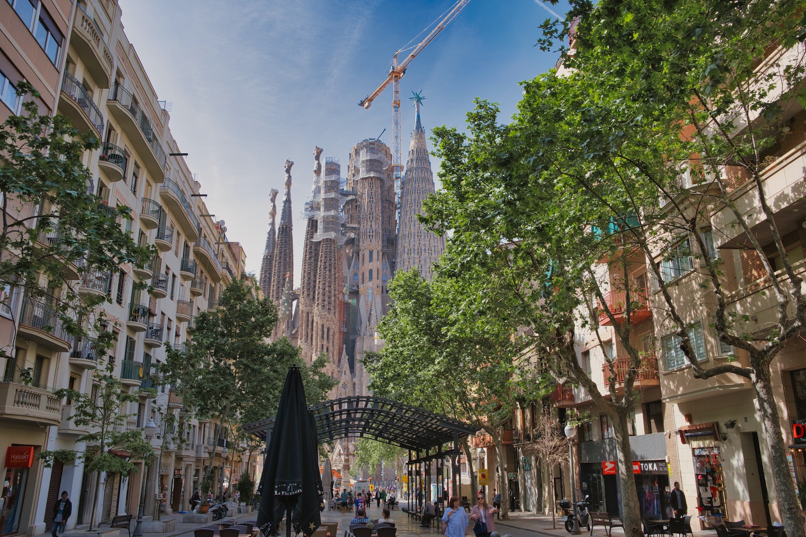 スペイン旅行で絶対に訪れるべき場所とは？