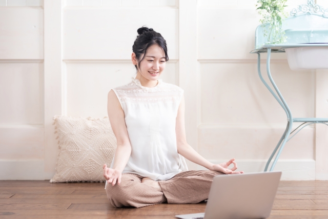【悩ましい！】オンラインヨガ「SOELU」とYoutubeの３つの違い